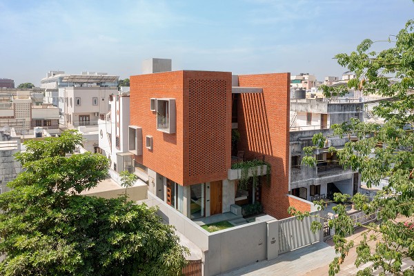 THE FLOATING COURTYARD
