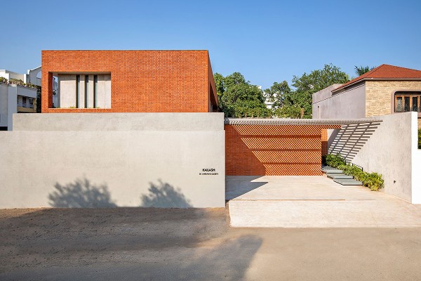 HOUSE IN THE CITY