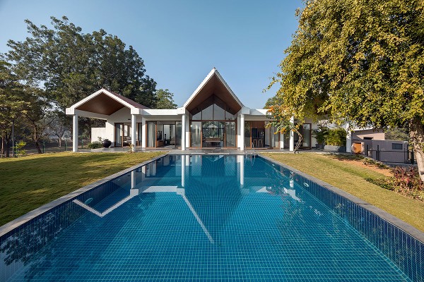 FARMHOUSE BY THE RAVINES